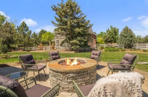 Westcliff and Cambridge House | Mid-Century Mod - 7 BR Sleeps 22 - Hot Tub & Game Room