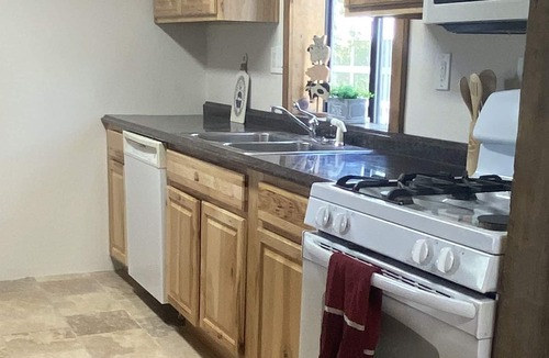 Larkspur House | Mid-terms rental or Family Friendly Getaway