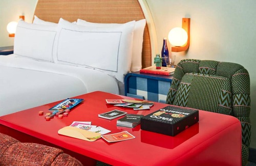 Downtown Denver Hotel | Mile High Downtown Stay | Retro Rooms Near Major Venues | Mall & Dining Nearby