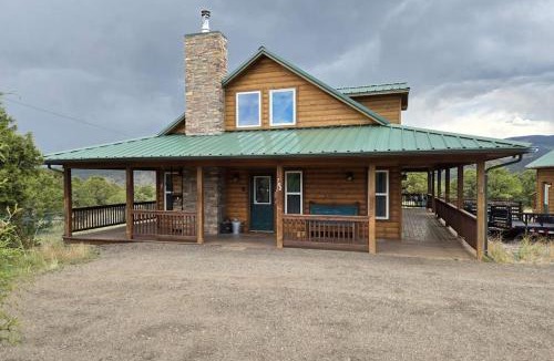 Alpine Village House | Milner Retreat