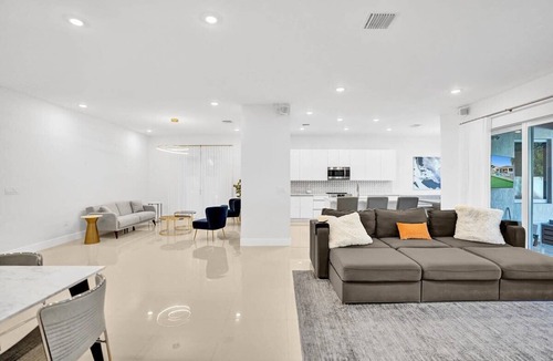 Pompano Beach Villa | Mimosa Sunrise Villa 🏖️ Heated Pool | Dog Friendly 🐾 Near Beach