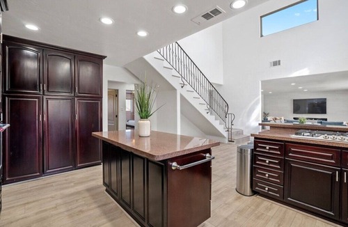 Paso Robles Villa | Min to Downtown, 7 BR/6 BA Estate-Pool & Hot Tub