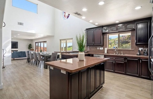 Paso Robles Villa | Min to Downtown, 7 BR/6 BA Estate-Pool & Hot Tub