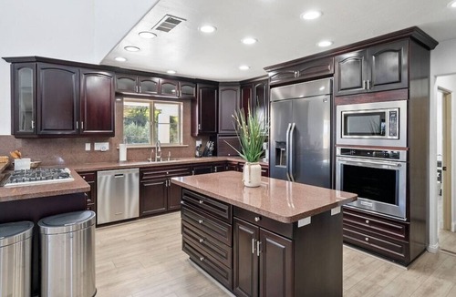 Paso Robles Villa | Min to Downtown, 7 BR/6 BA Estate-Pool & Hot Tub
