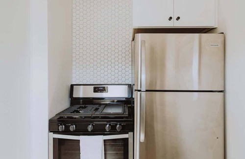 Olde Solana Beach Apartment | Minimalist, High End Design - Solana Surf Loft