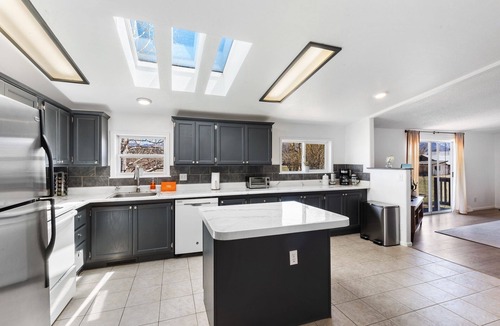 Ridgway House | Minutes to Hot Springs | Hot Tub | Stunning Mountain Views