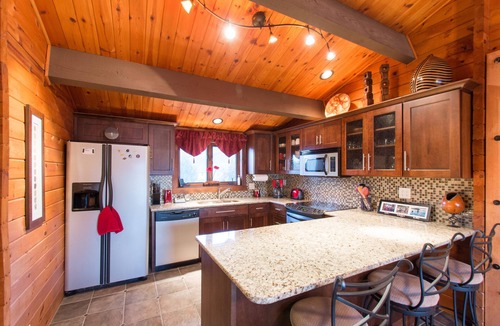 Willow Grove House | Minutes to Ski, Fly Fish on the Property, Beat the Heat or See Fall Leaves!