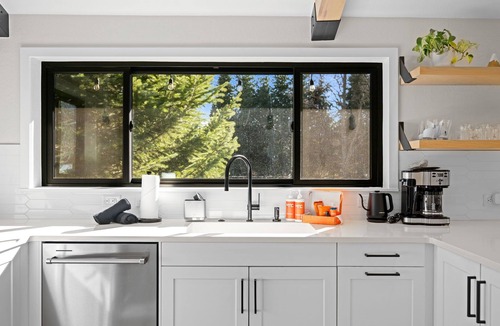 Willowbrook Meadows House | Minutes to Ski Resort | Hot Tub | Pet Friendly