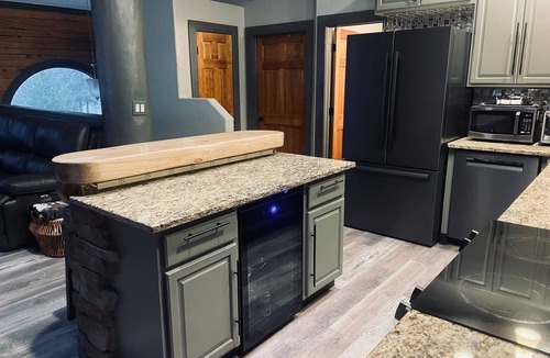 Downieville-Lawson-Dumont House | MODERN RUSTIC RETREAT IN THE MOUNTAINS! PERFECT OUTDOOR SPACE WITH HOT TUB.