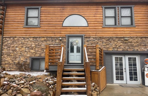 Downieville-Lawson-Dumont House | MODERN RUSTIC RETREAT IN THE MOUNTAINS! PERFECT OUTDOOR SPACE WITH HOT TUB.