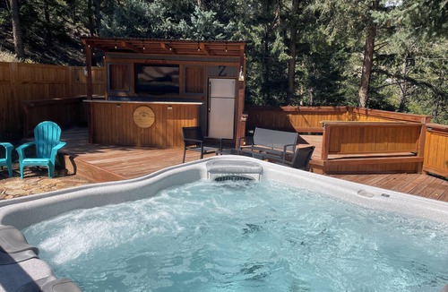 Downieville-Lawson-Dumont House | MODERN RUSTIC RETREAT IN THE MOUNTAINS! PERFECT OUTDOOR SPACE WITH HOT TUB.
