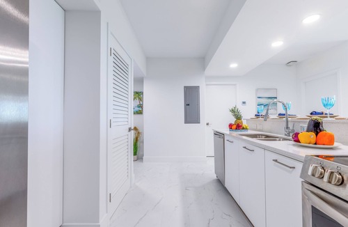 Parkside Apartment | Modern 1BR Apt in Hollywood, FL – 5 Mins to Beach, W/Pool, Gym, & Free Parking