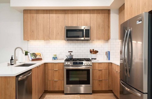 Burlingame Condo | Modern 1BR Condo at One Adrian w Pool