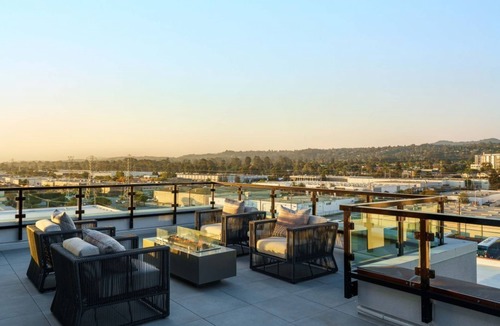 Burlingame Condo | Modern 1BR Condo at One Adrian w Pool