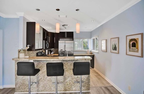 Hendricks and Venice Isles Apartment | Modern 1BR on 2nd Floor Near Las Olas
