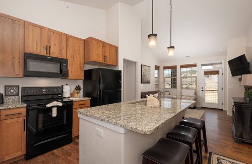 Silvercreek Condo | Modern 2 bedroom with mt views and spacious