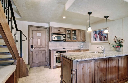Vail Hotel | Modern 2 BR Condo Lodge at Vail, Walk to Gondola by RedAwning
