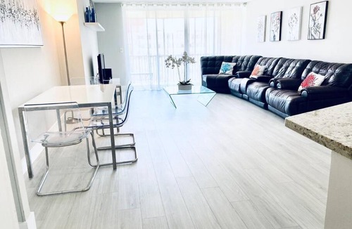 North Miami Beach Apartment | MODERN 2BR 2BA CONDO near AVENTURA! Wi-Fi! Parking