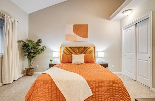 Sloan Lake House | Modern 2BR Prime Location Fiber Internet Patio