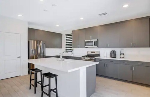 North Las Vegas House | Modern 3BR 2.5bath home North LV