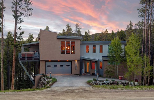 Breckenridge Heights House | Modern 3Br + Den Home in Breck!- Moonstone Modern