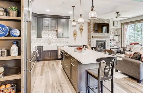 Lakeside Village House | Modern 3BR Townhome, Walk to Lakeside Village Fun!
