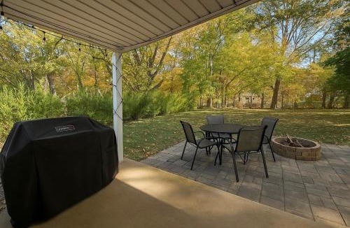 South Euclid House | Modern 3BR with Office and Dog-Friendly with Fenced Yard