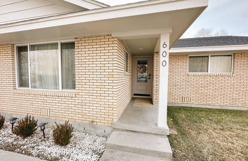 Fallon House | Modern 4 Bedroom Home