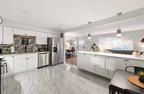 Lamar Heights Area House | Modern 4BR Retreat: Private Yard - 10 Min to DEN