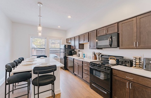 University Circle House | Modern 5BR Retreat Steps from University Circle