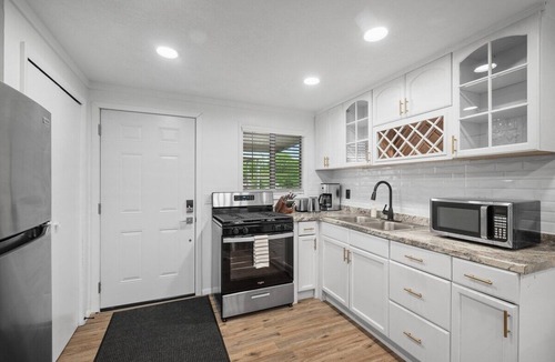 Bakerstown Apartment | Modern and Quiet 1 Bedroom Apt in Gibsonia/Pittsburgh