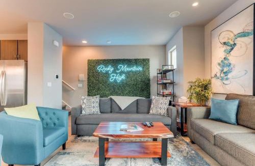 Lincoln Park House | Modern And Spacious Townhouse Blocks from Downtown