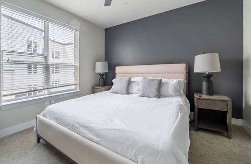 Beachwood Apartment | Modern Apartment in Prime Location (ID3932X6)