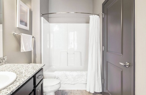Perrysburg Apartment | Modern Apartment in Prime Location (ID3676X65)
