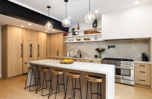 East Mesa House | Modern Beach House with Spa ~ Walk to Beach & Parks ~ Pet Friendly