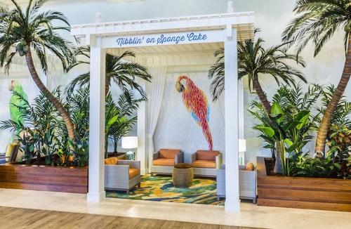 Hollywood Hotel | Modern Beachside Haven with Outdoor Pool, Near Hollywood Beach