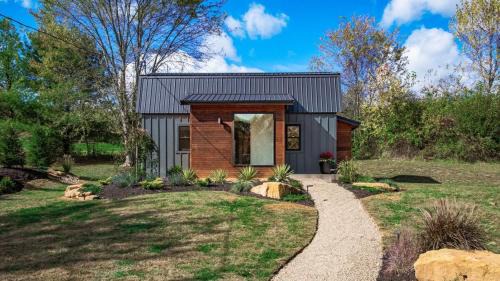 Old Washington Ski Chalet | Modern Cabin next to Salt Fork State Park