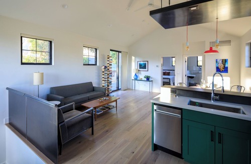 Palisade Cottage | Modern Carriage House in Colorado's wine country