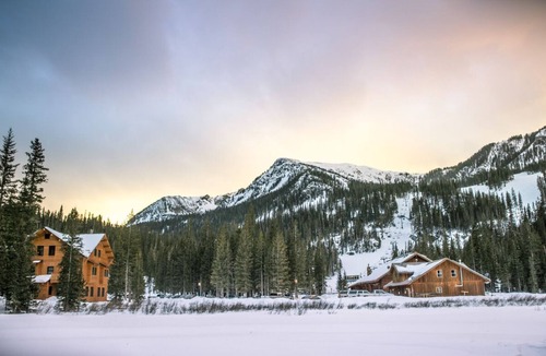 Taos Ski Valley Ski Chalet | Modern Chalet , WiFi and Easy Ski Access
