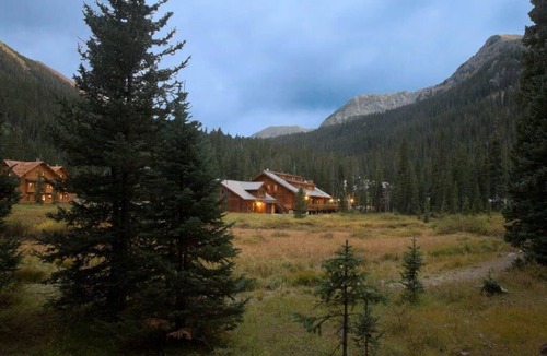 Taos Ski Valley Ski Chalet | Modern Chalet , WiFi and Easy Ski Access