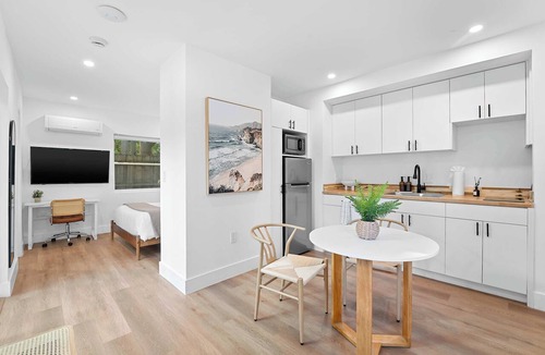 Victoria Park Apartment | Modern Clean Studio Apartment Near Beach