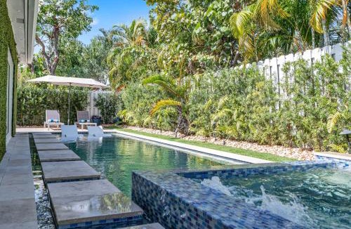 Bel Air House | Modern Coastal Style Walk To Beach Heated Pool Tranquility Ocean Mist Key RESlDENCES
