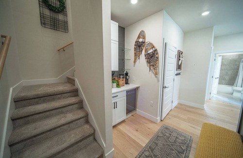 Lakeside Village Condo | Modern Condo | Lake, Views & Balconies