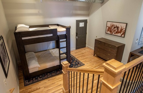 Glenwood Springs Hotel | Modern Downtown Suites Ideal for Weekend Getaways & Events