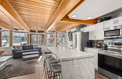 Aspen Condo | Modern Downtown Mountainside 3BR 2BA Apartment w/Parking in Aspen Sleeps 8 GREAT