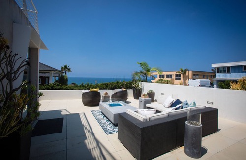 Del Mar House | Modern Dream! Amazing views of Ocean! Walk to the Beach with Pool and Spa!