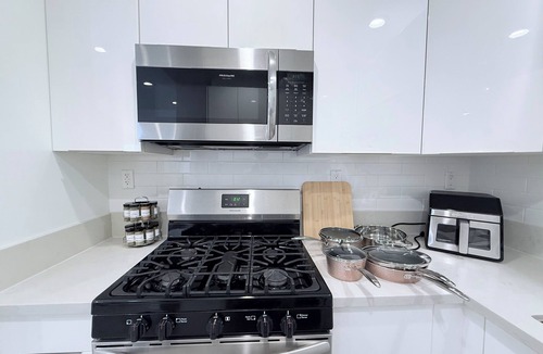Midway City House | Modern Family Haven #2 - Minutes from Disney Magic/Knotts and Saigon
