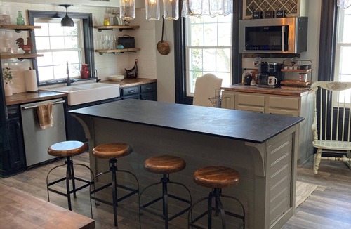 Norton House | Modern Farm House and Barn- 5 ac and Pool/Hot Tub- 24 people- 599 a night!
