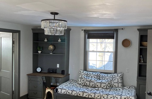 Norton House | Modern Farm House and Barn- 5 ac and Pool/Hot Tub- 24 people- 599 a night!