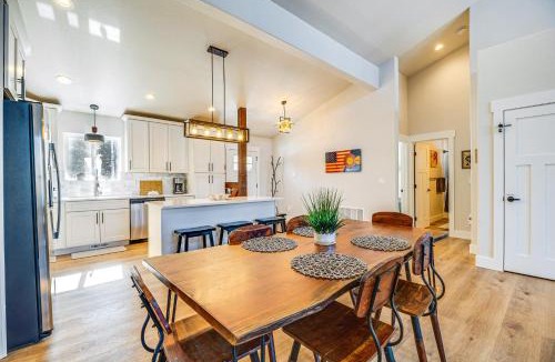 Florissant House | Modern Florissant Mountain Retreat w/Deck & Grill